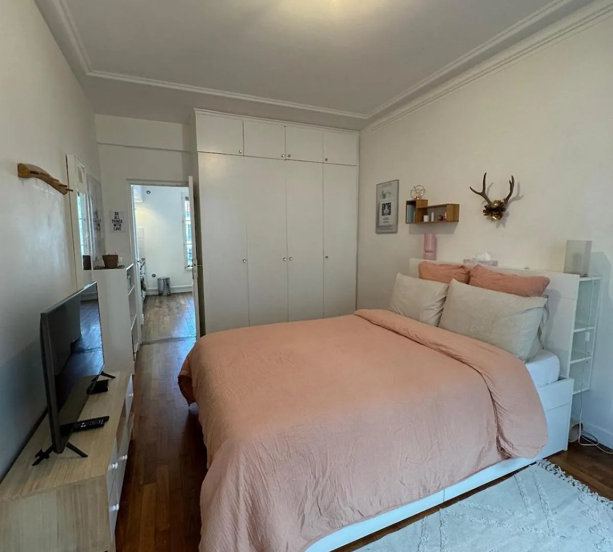 Appartement Situe En Plein Coeur De Paris 0*,